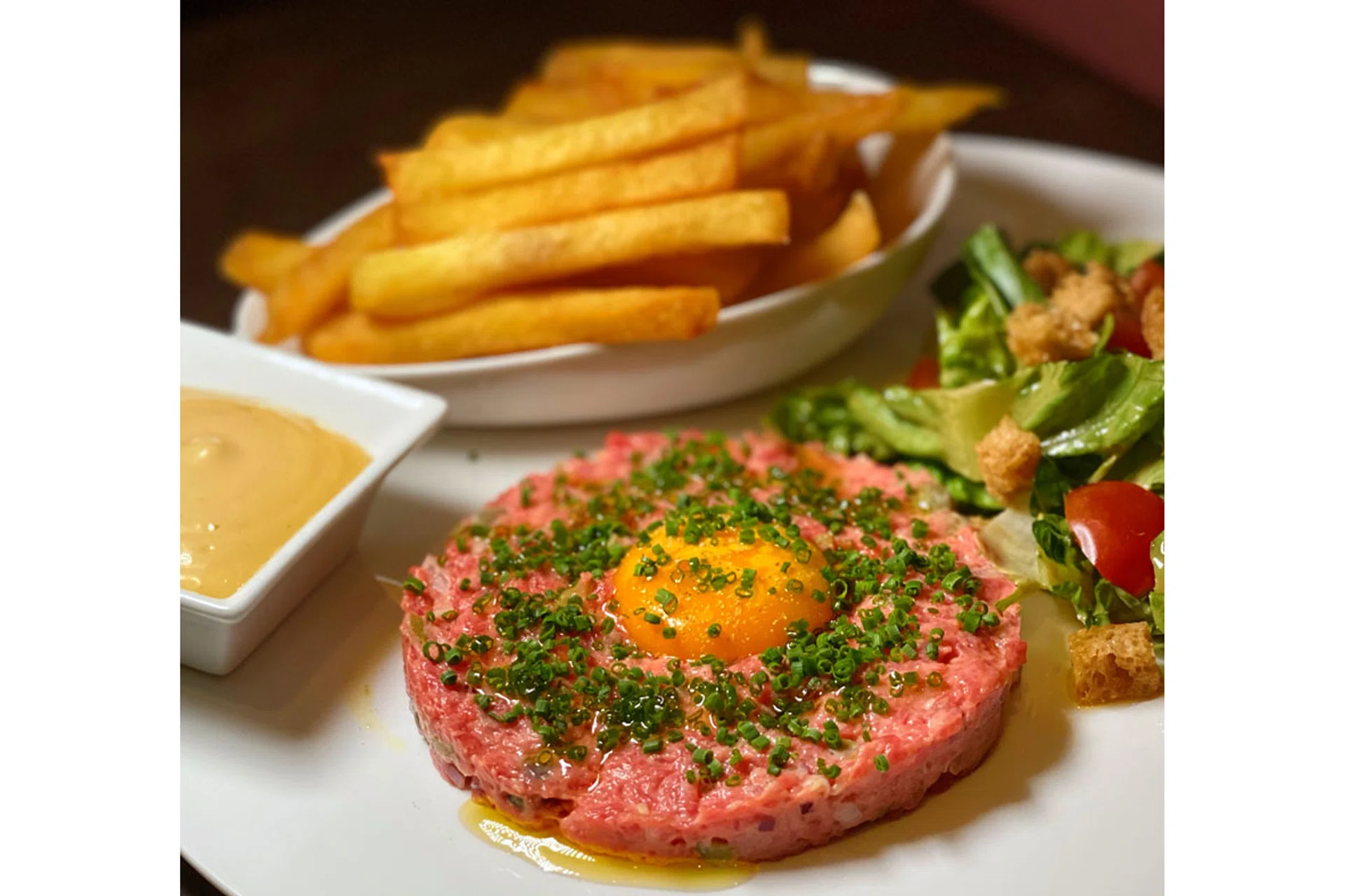 Grass-fed beef tartare with hand-cut fries