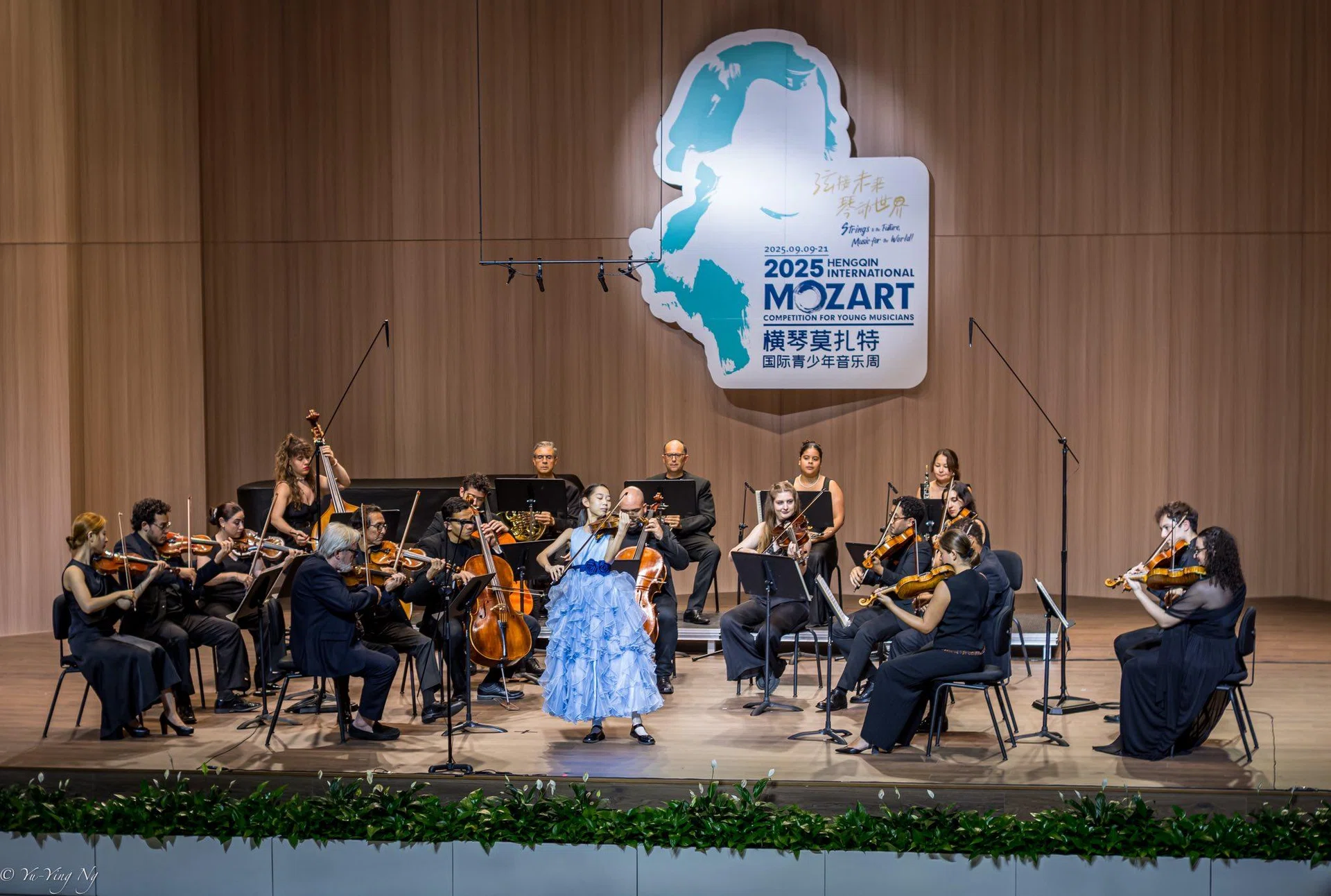 Cathy Chen Xi performing in the final round of the competition with the Salzburg Chamber Soloists.