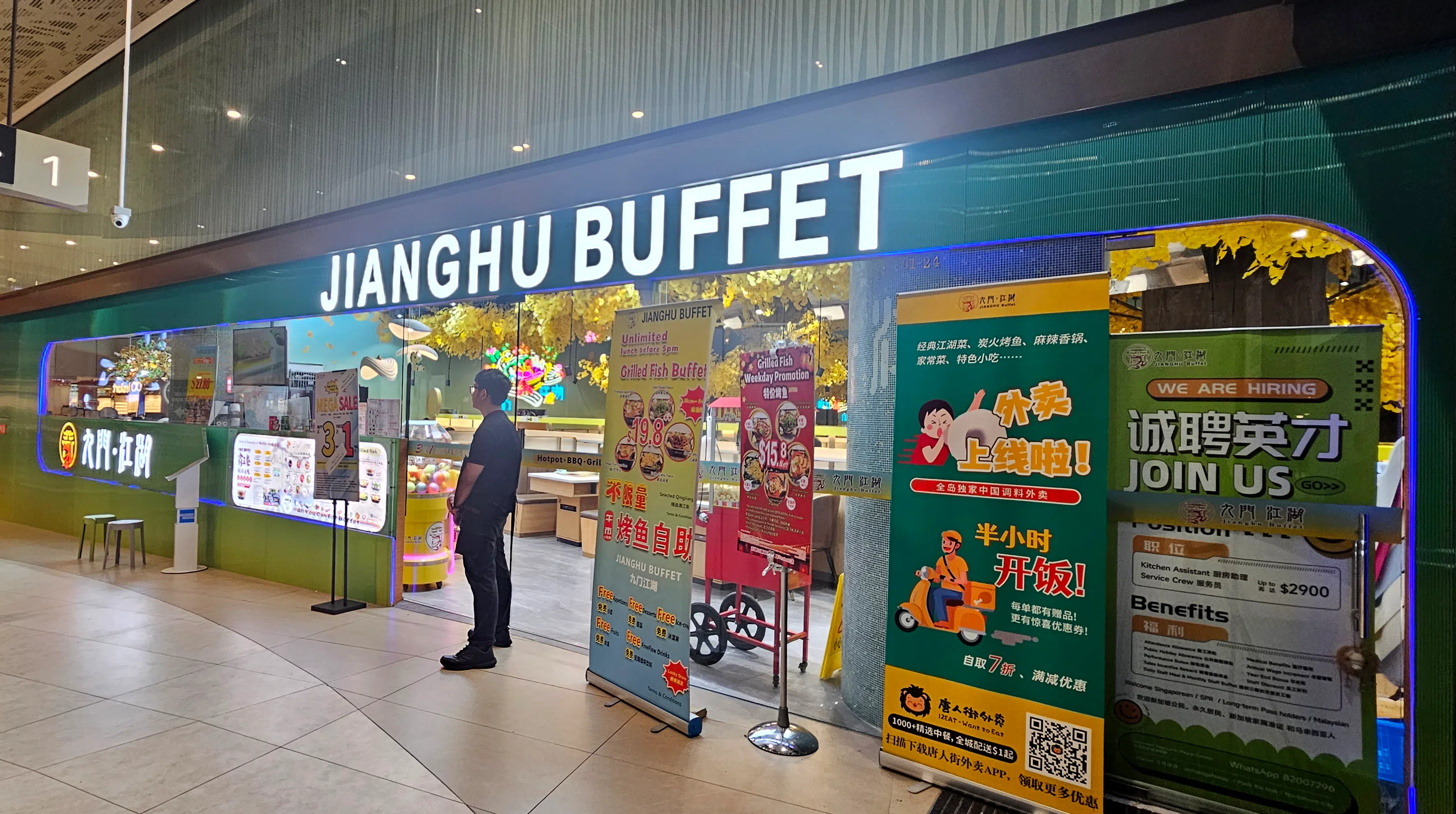 Mr Chen and his family went to Jianghu Buffet for lunch to celebrate Father's Day.