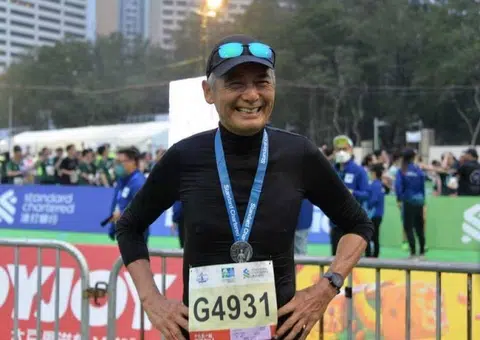 No sweat for Fat Gor: Chow Yun Fat completes 10km marathon; jokes he is "still too young"