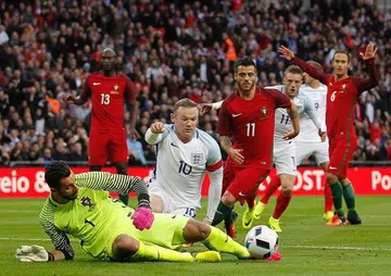 Roy's big Rooney risk