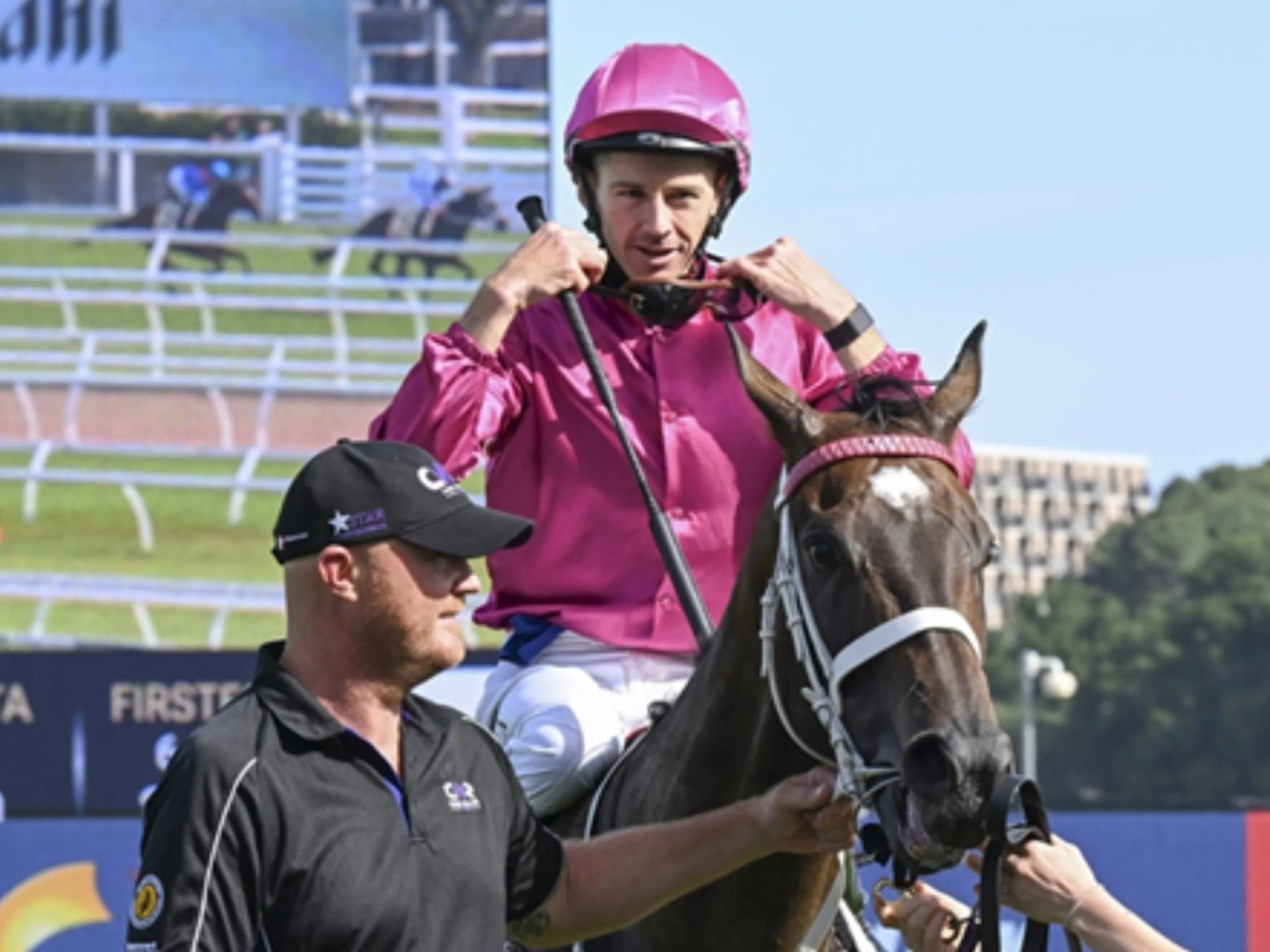 Fangirl upstages star duo in G2 Apollo Stakes