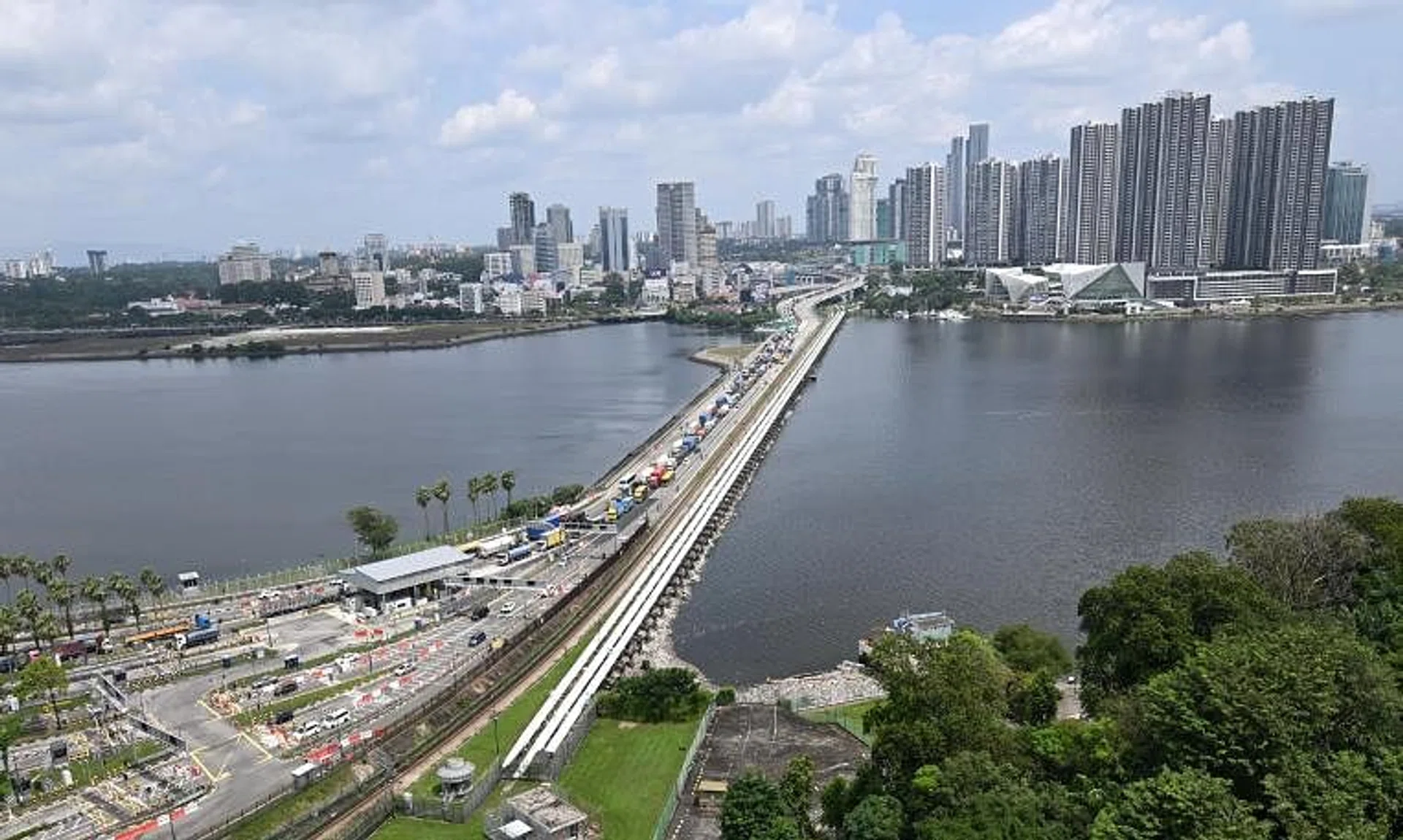 In conjunction with the Causeway celebrating its 100th anniversary, traffic congestion is expected to occur on the day itself.