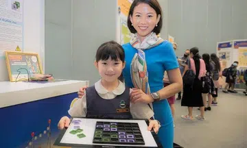 Playing with sunglasses inspires girl to create award-winning 3D board game