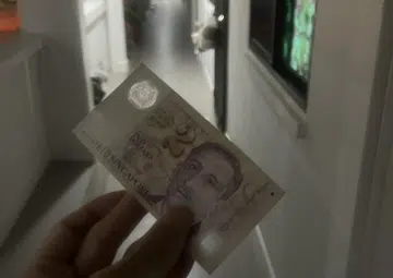 Delivery rider complains about lack of tips on rainy day, netizens chide him for sounding 'entitled'