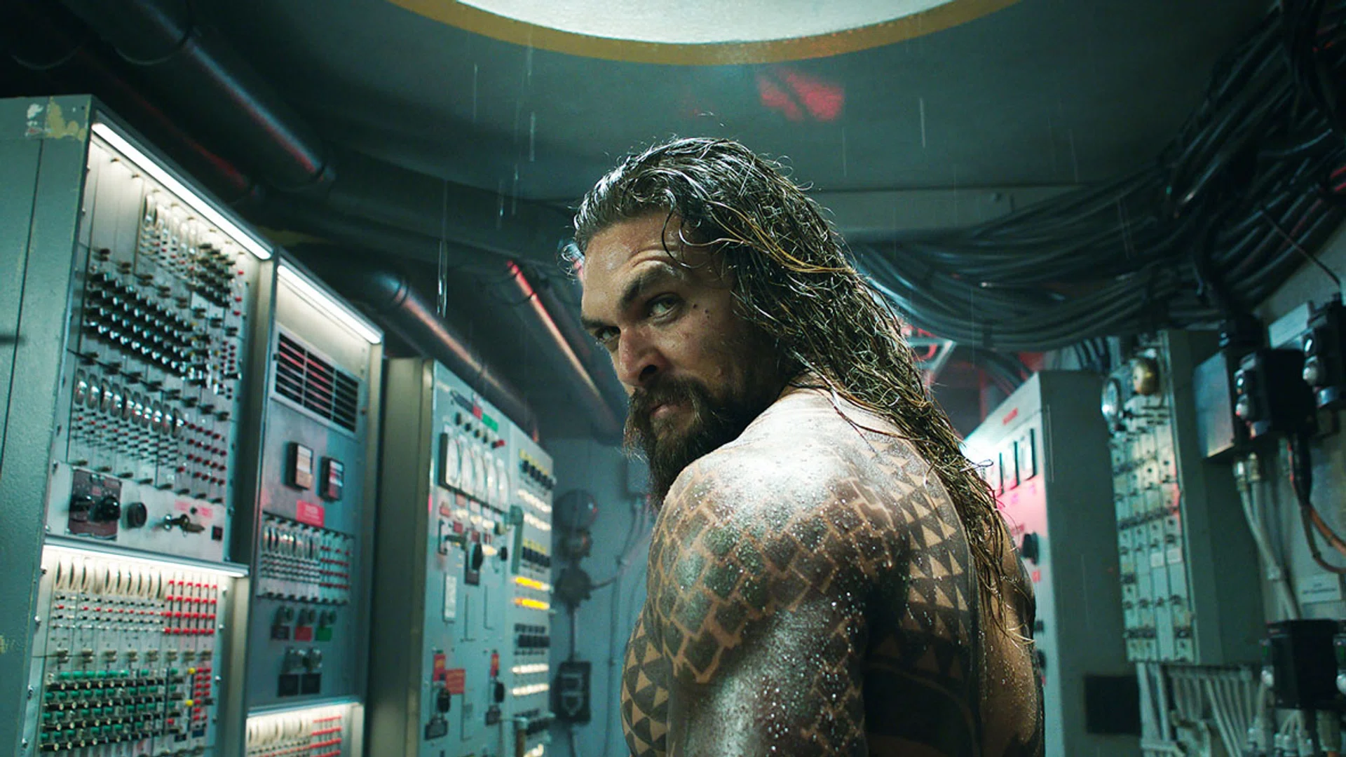 With a swagger and a devil-may-care attitude, Jason Momoa does a fine job of playing Arthur Curry aka Aquaman. 