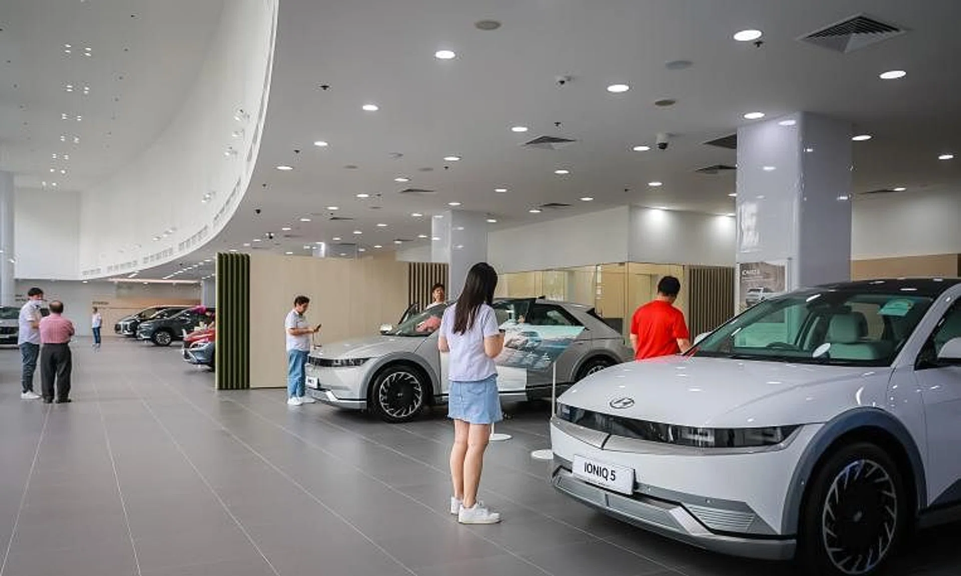 The COE price for cars with engines larger than 1,600cc or more power than 130bhp rose by 3.85 per cent from $129,890 to $134,889.