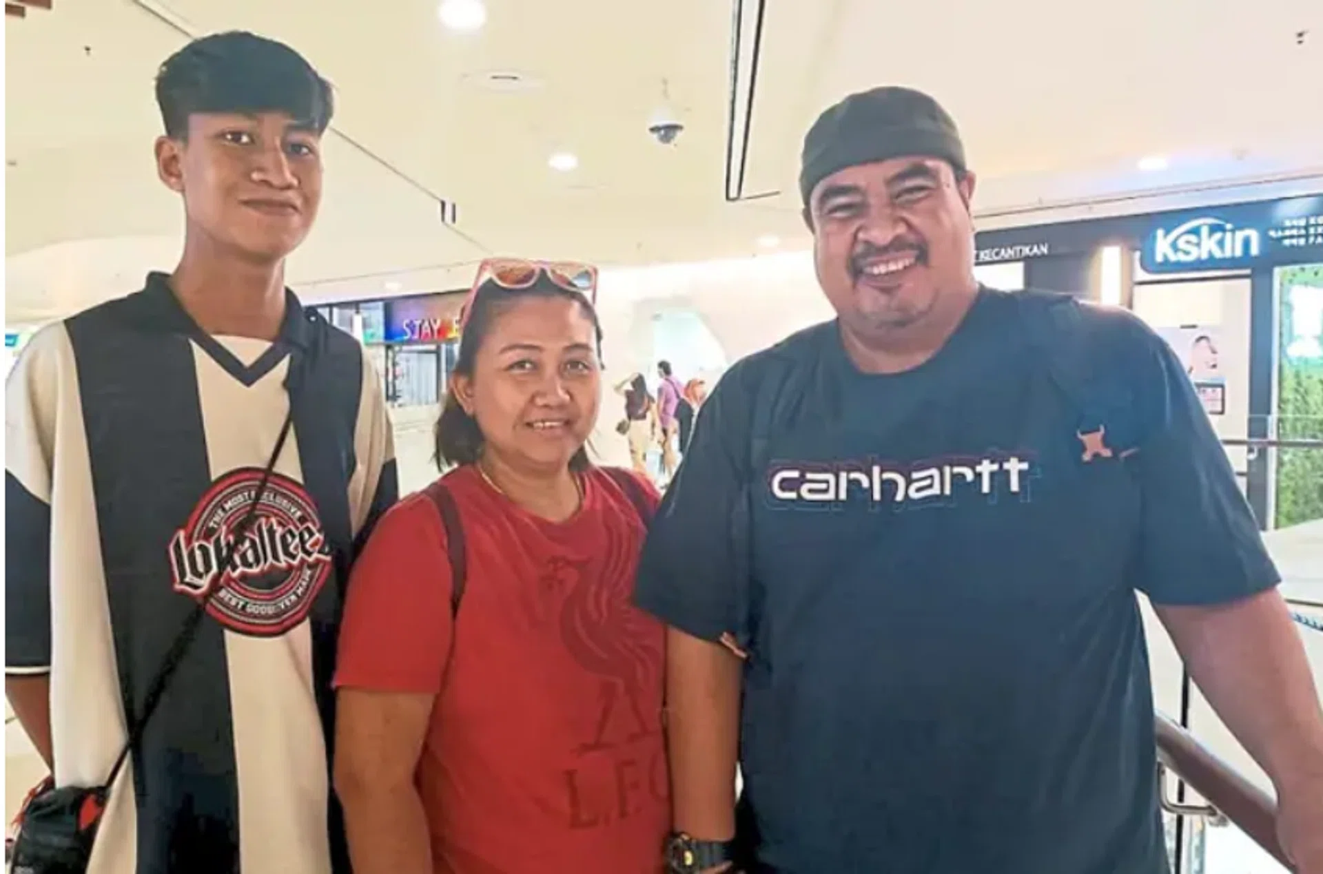 Singaporean cyclotron senior technician Mohd Shahri (right), with his wife and son, were in Johor Bahru by noon for some retail therapy.