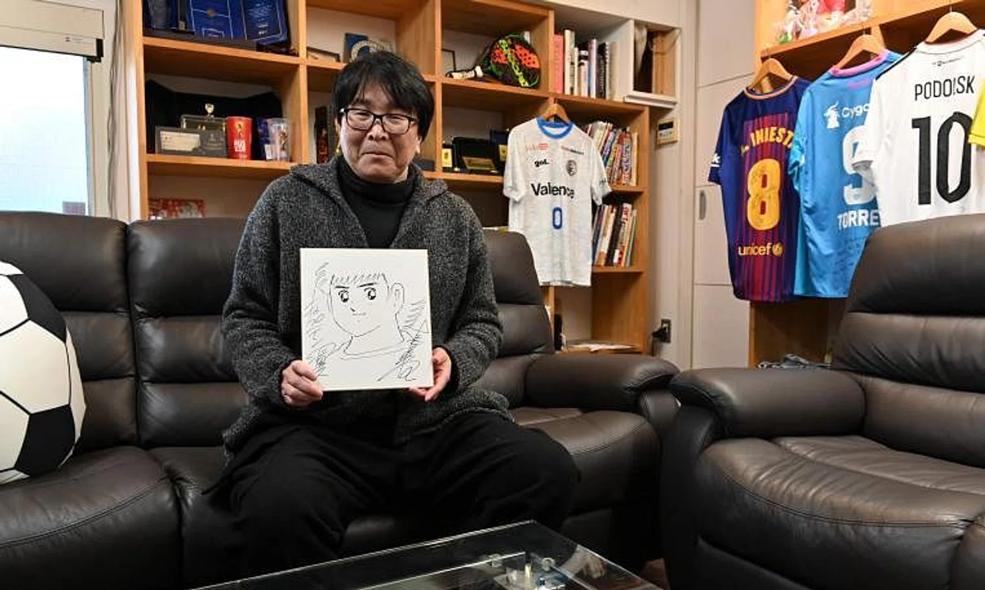 Cartoonist Yoichi Takahashi cited health issues and conditions in the manga industry for the series' print run ending. 