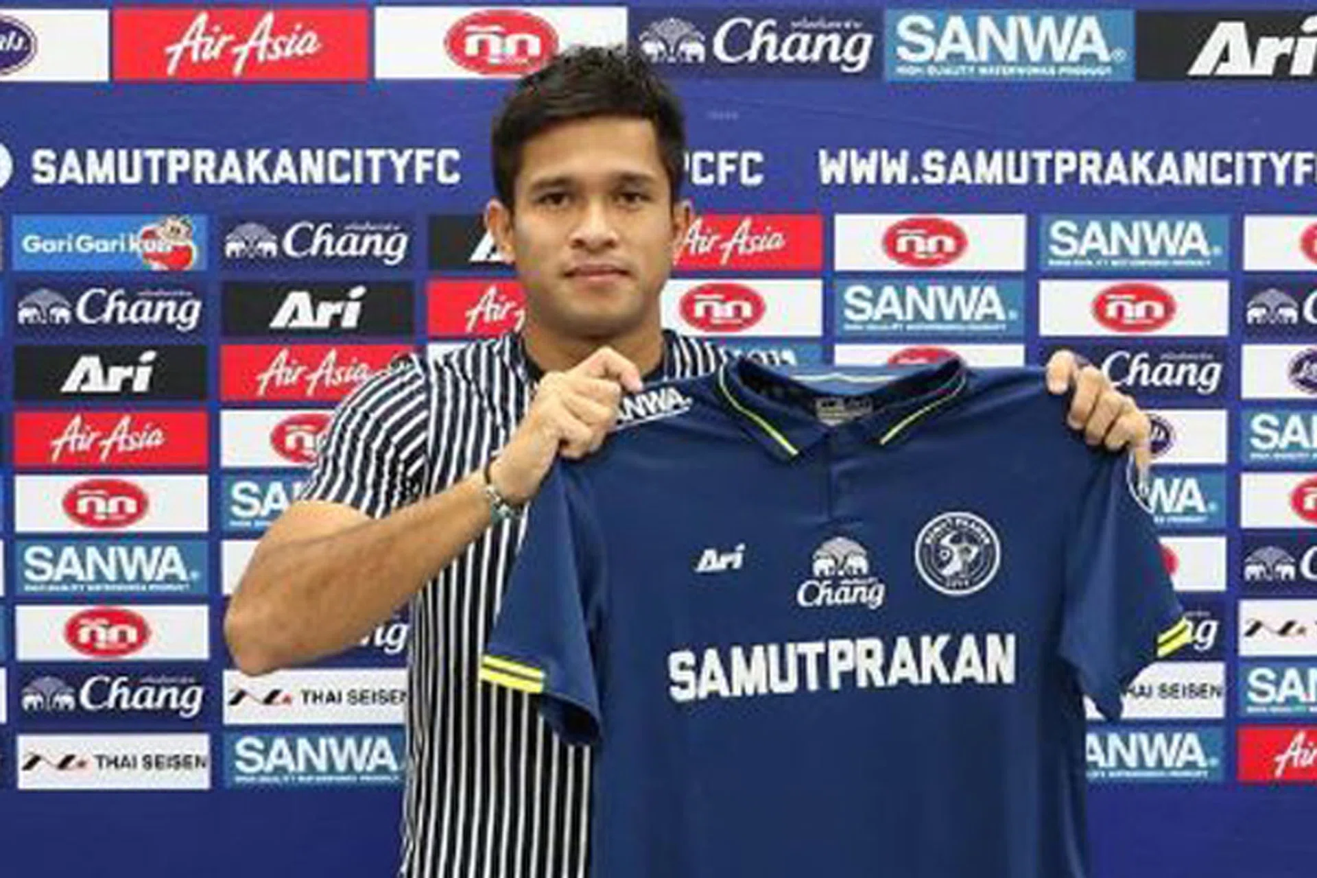 Zulfahmi Arifin will be linking up with Lions goalkeeper Izwan Mahbud at Samut Prakan. 