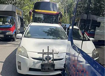 Bus in funeral procession hits hearse at Upper Thomson