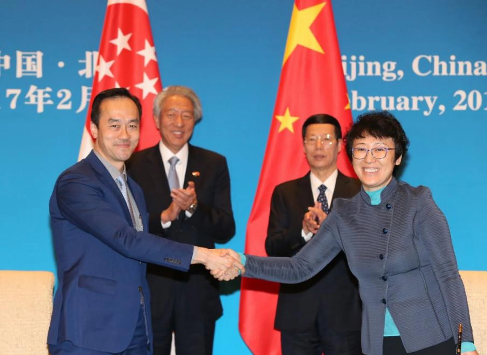 Dr Koh Poh Koon, Minister of State for National Development, and Ms Huang Yan, China’s Vice-Minister for Housing and Urban-Rural Development, representing their ministries in agreeing to form a joint expert panel to advise on the development of the Tianjin Eco-City on 27 February 2017. Behind them are DPM Teo Chee Hean and Chinese Vice-Premier Zhang Gaoli.