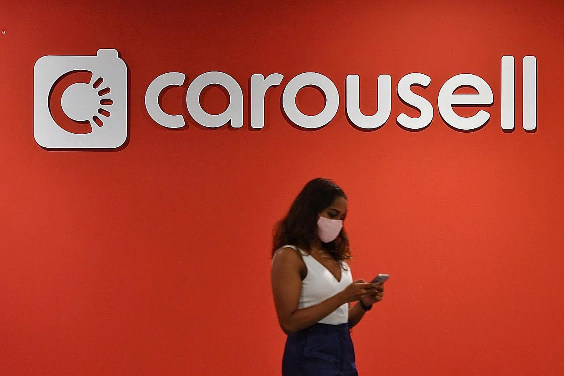 Muhammad Fakhrurradzi Mohamed Omar sold the laptops to three buyers from Carousell.