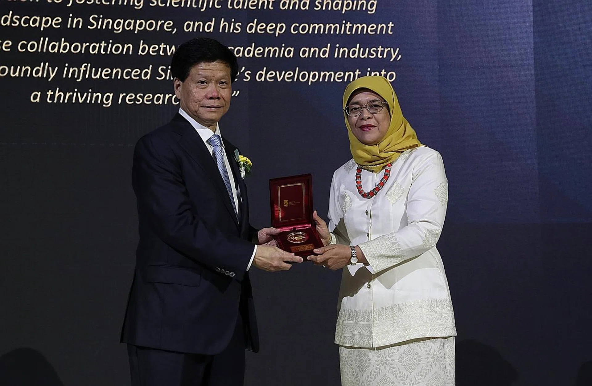 Professor Lam Khin Yong receiving the President's Science and Technology Medal from President Halimah Yacob. 