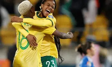 South Africa book spot in knockout stage with last-gasp win over Italy