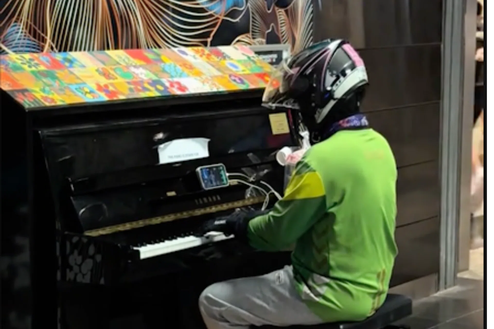 The delivery rider's performance wowed everyone.