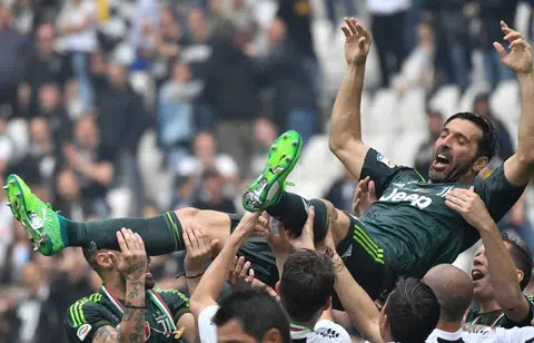 Buffon bids farewell in emotional swansong