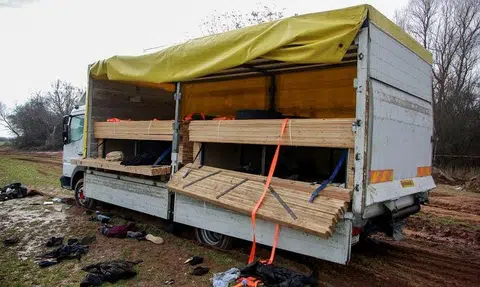 Bulgaria charges six over migrants found dead in truck