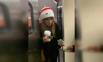 Taylor Swift tips food runners with US$100 bills