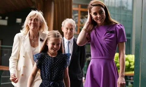 Princess of Wales Kate arrives to standing ovation at Wimbledon