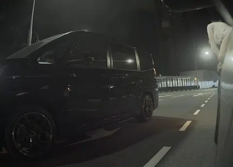 Chua's in-car camera footage showed how Zhang tried to escape through the car window at a traffic junction before he pulled her back. 