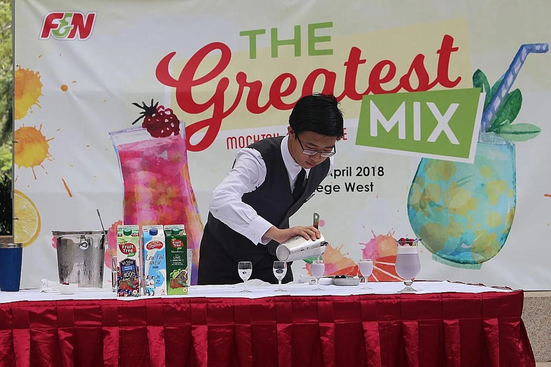 (Above) ITE College West student Ng Zi Heng making his winning drink. 