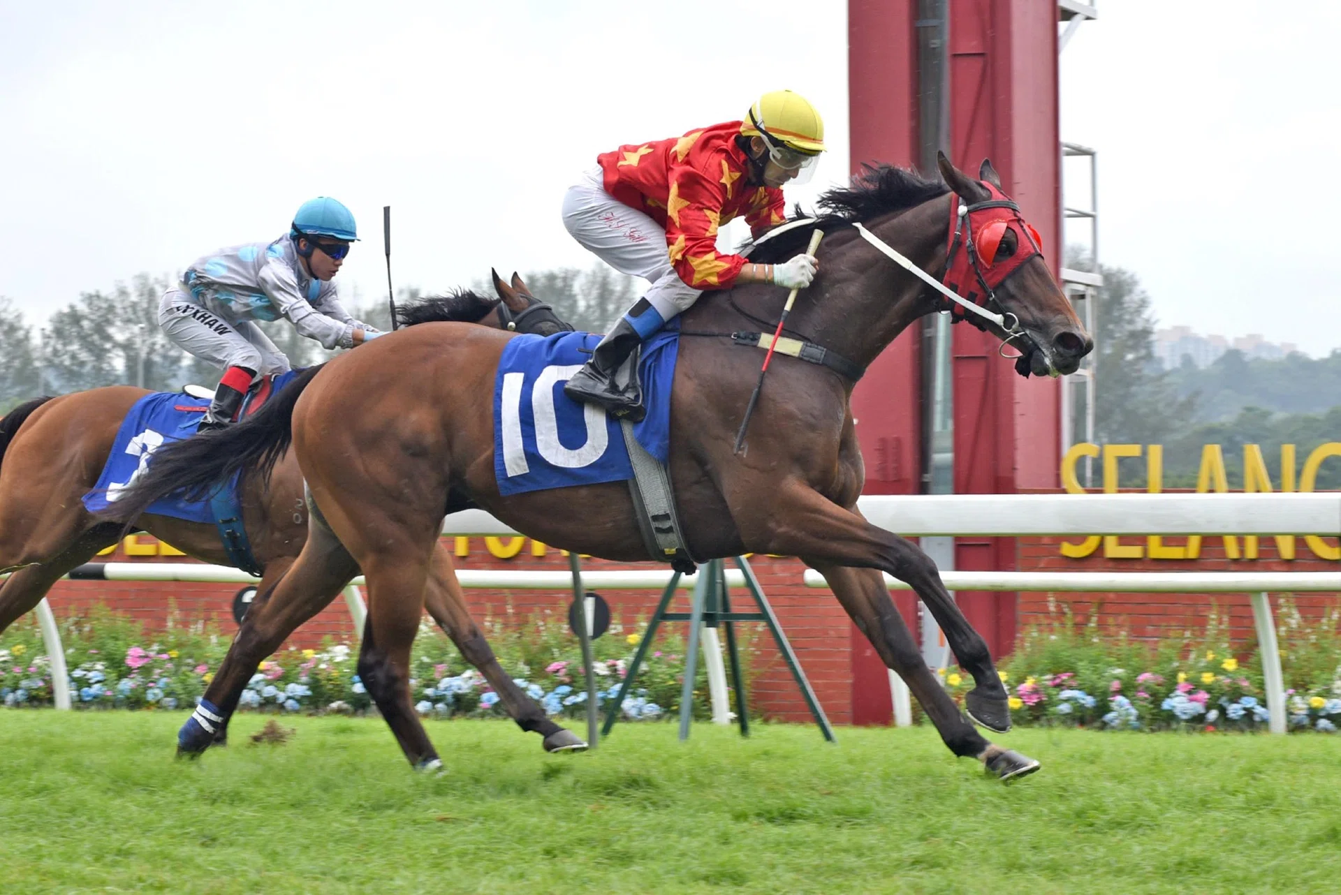 Lucky To Win (Harmeet Singh Gill) motoring home to claim the Class 4A race (1,600m) at Sungai Besi on March 23. He impressed at his workout on April 8.