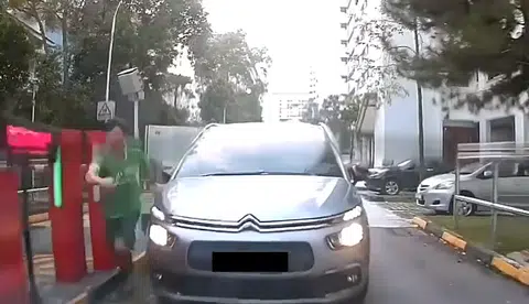 Tailgater angry at driver for stopping at carpark gantry