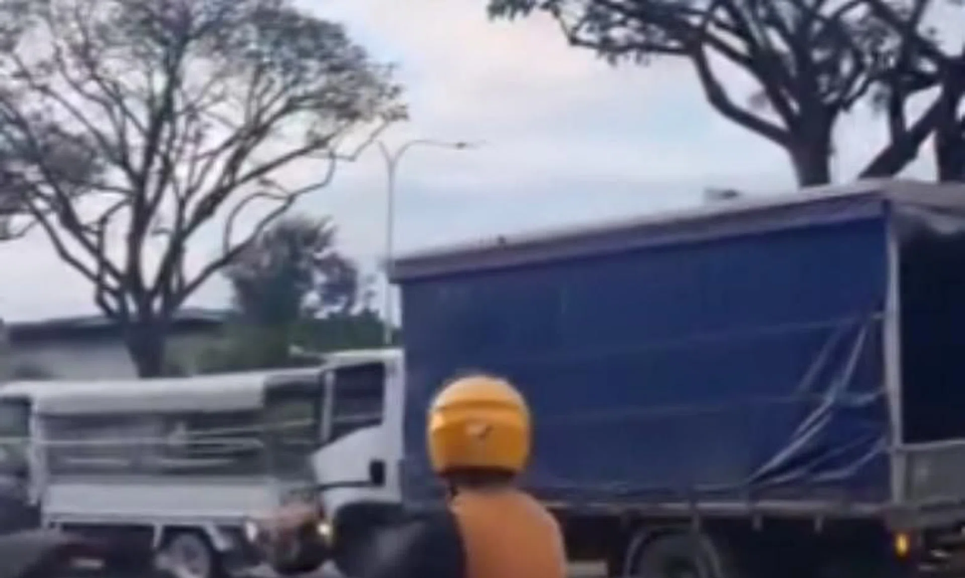 The accident occurred along the AYE towards MCE before the Benoi Road exit in the morning of July 4.