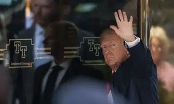 Trump arrives in New York for surrender, opposes TV court coverage