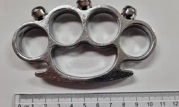 21-year-old carrying truncheon, knuckle-duster nabbed in Bugis
