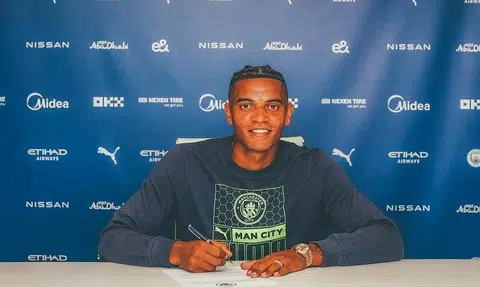 Man City bolster defence by signing Dortmund's Akanji