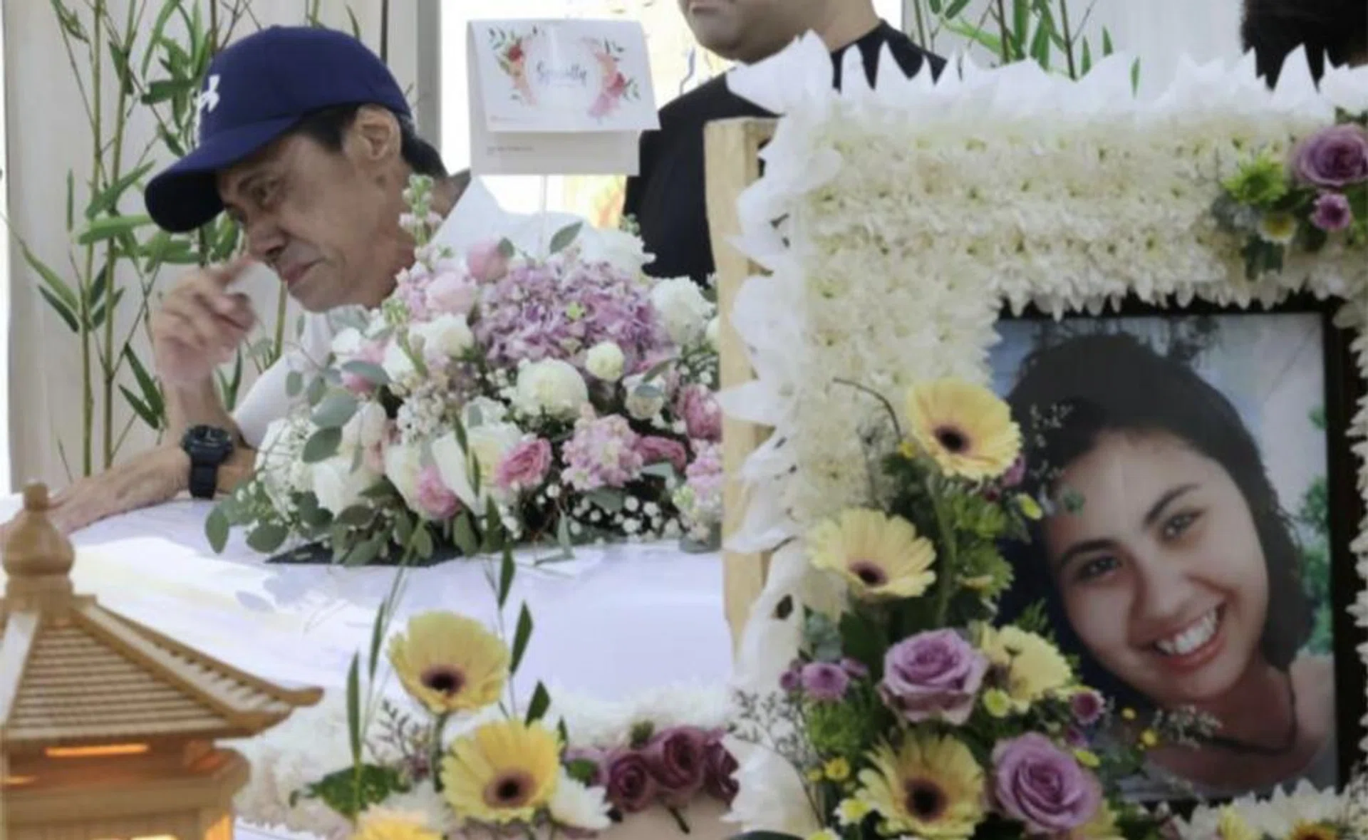 Ms Audrey Fang's father was inconsolable.