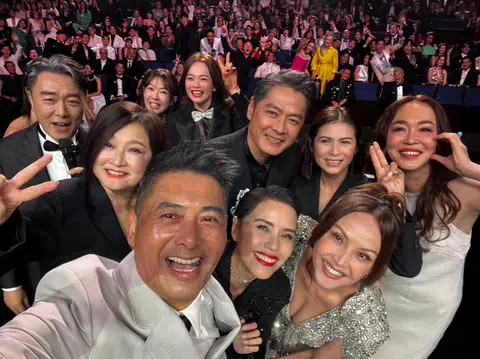Hong Kong actor Chow Yun Fat (in white suit, in foreground) during the Star Awards on July 6, taking a wefie with stars who attended the first edition of Star Awards in 1994.