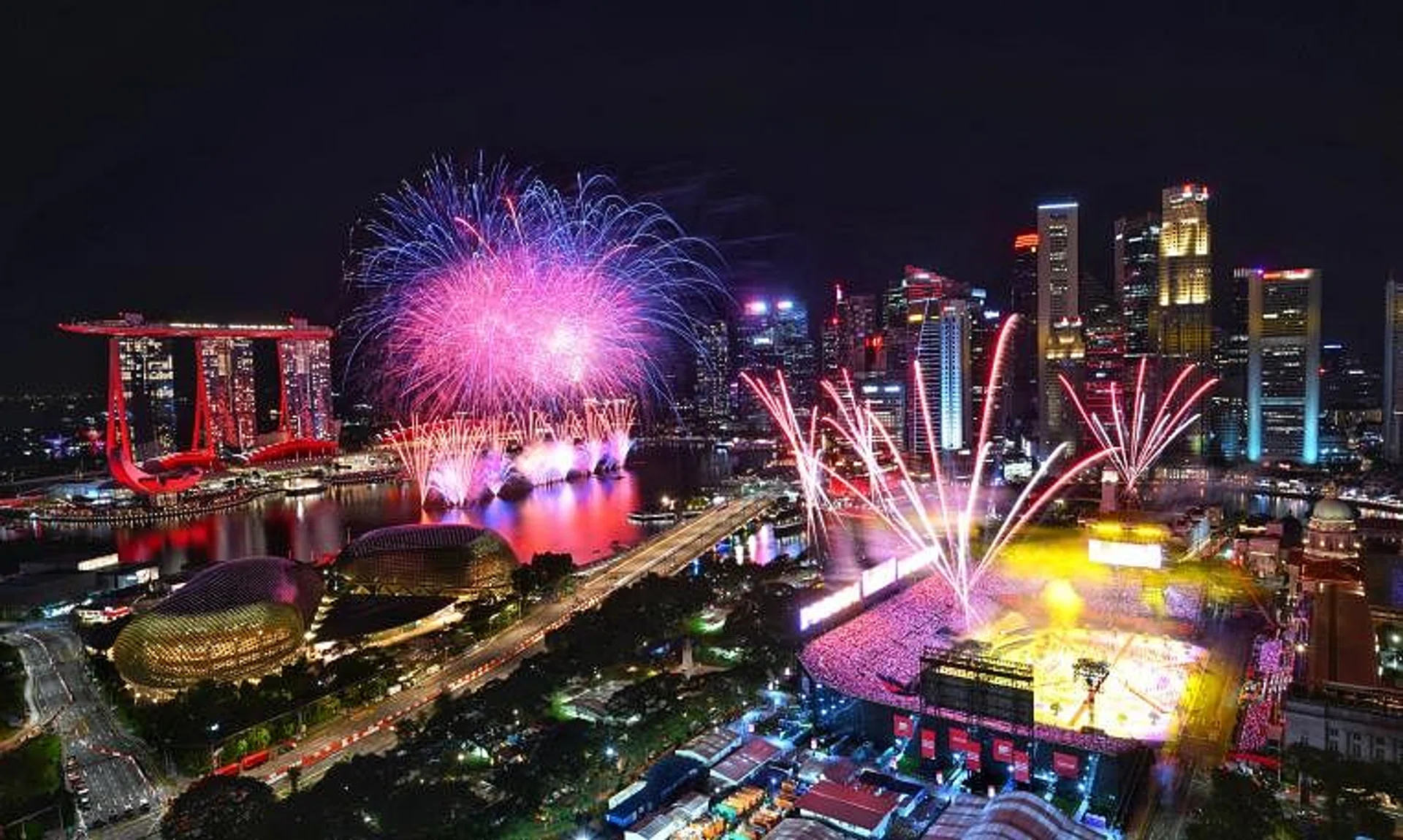 As the night drew to a close, the audience were treated to a 360-degree firework experience. 