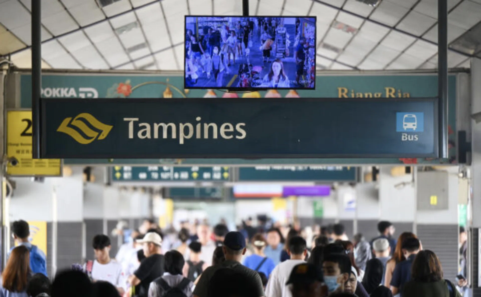 Bus services that serve working points like Changi should not be different on weekends as just like buses, the airport operations do not have "weekends".