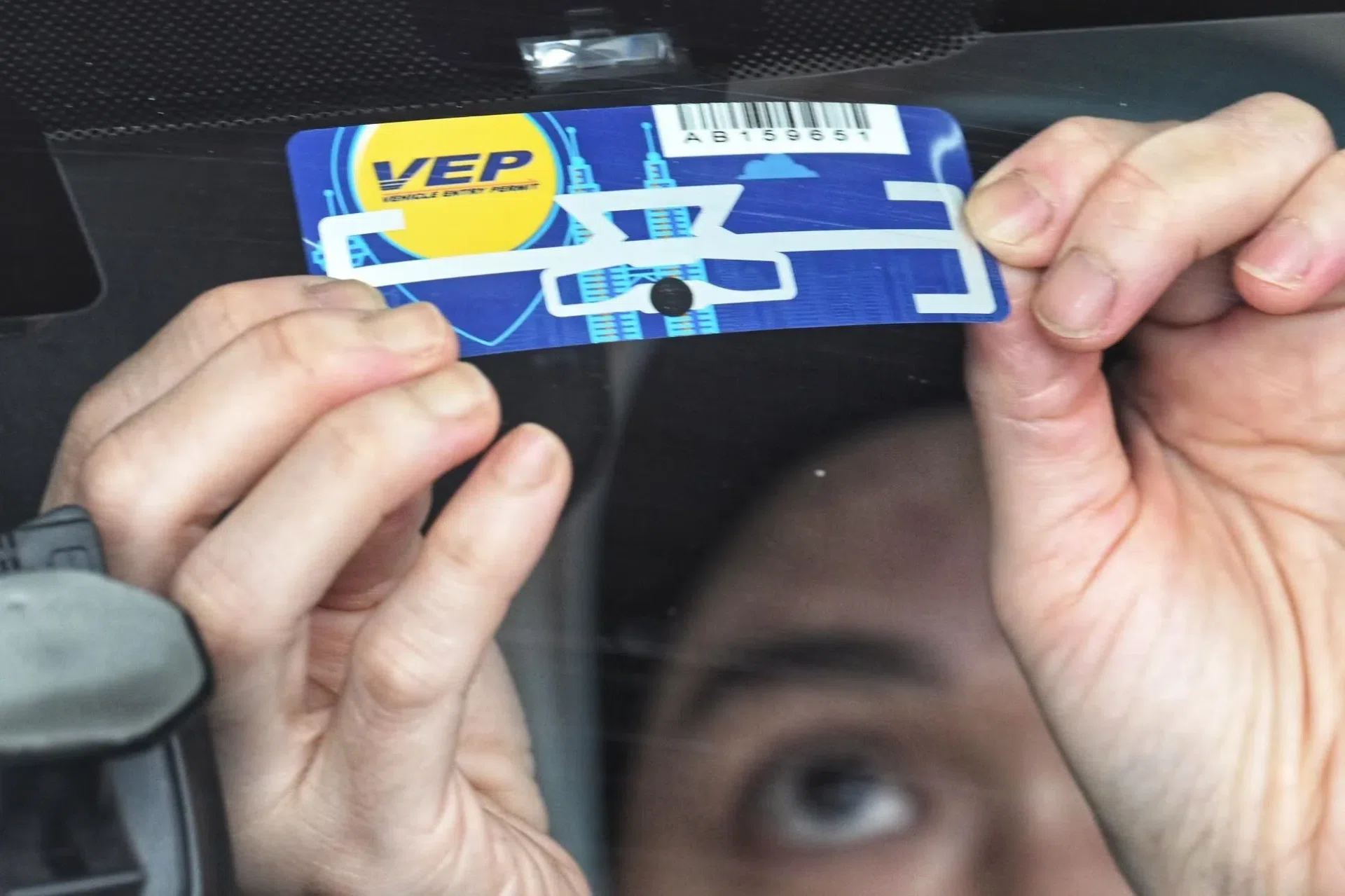 Drivers who were fined for lacking a VEP were told to pay them on the spot, said an official.