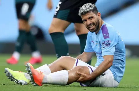 City striker Aguero to see specialist in Barcelona