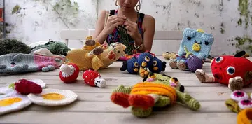 Yarnbombing - Woolly graffiti in Singapore