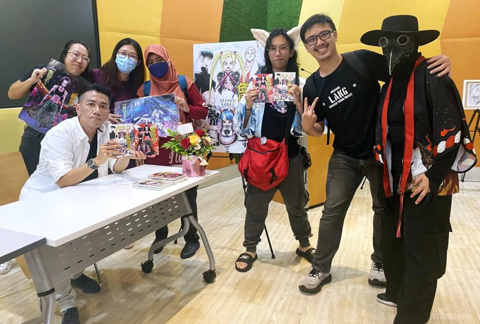 Fans from all walks of life turned up for Singaporean author Sean Lam's book signing.