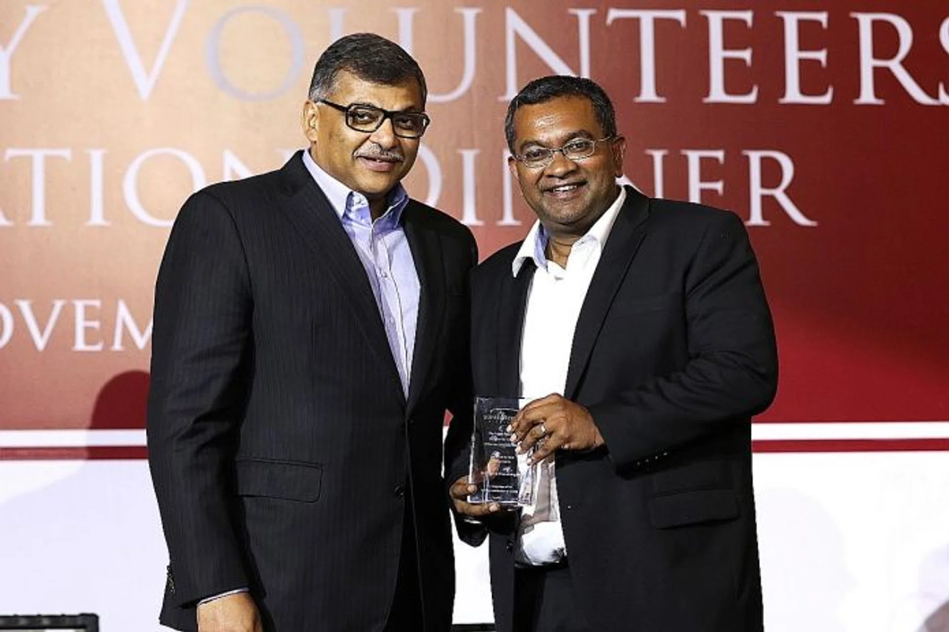 COMMITTED: Chief Justice Sundaresh Menon (left) presenting the Lasco Award to Mr Eugene Thuraisingam (right) at the Tri-Court Volunteers Appreciation Dinner.  