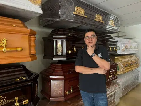 30 years in funeral industry could not prepare man for dad's death