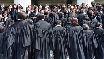 Law grads hit the barriers