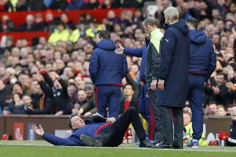 LVG dive steals show in Man United's win over Arsenal