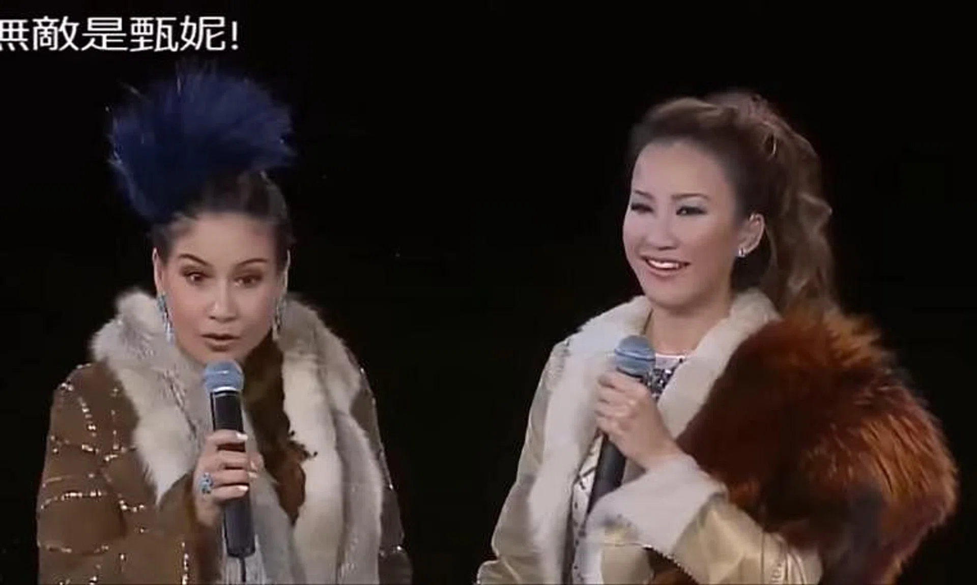 Coco Lee (right) and Jenny Tseng performed together at a concert in 2006.
