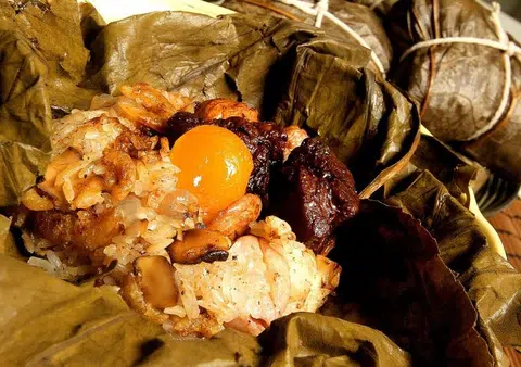 Lotus leaf glutinous rice dumplings