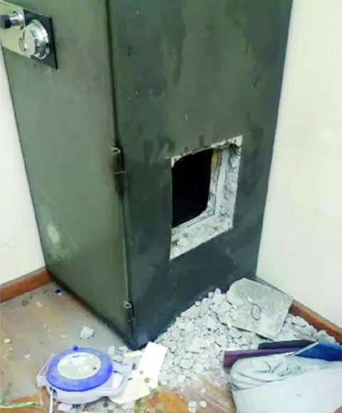 Locksmiths say there are ways of cracking open safes
