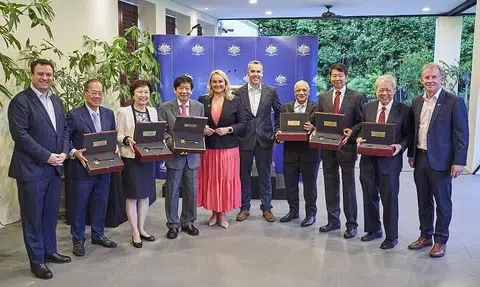 Khaw Boon Wan one of six S'pore Colombo Plan scholars given keys to Newcastle for promoting Aussie city
