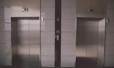 Postwoman dies in Uzbekistan after being trapped in lift for 3 days