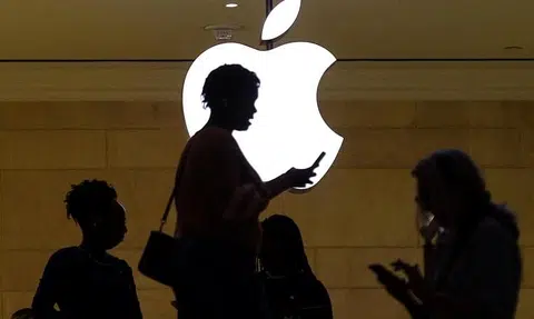 Apple users urged to update devices after security flaw found